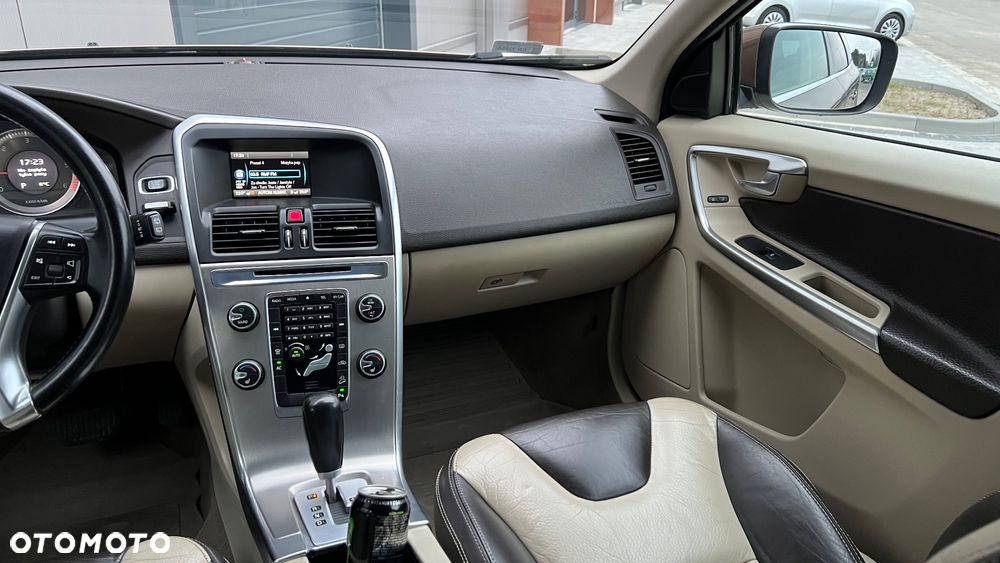 Volvo XC 60 D5 AWD Summum - 9