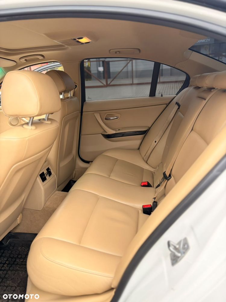 BMW Seria 3 320i - 27