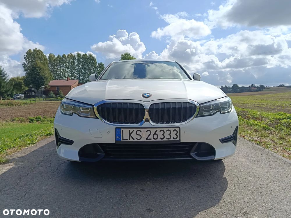 BMW Seria 3 330i Sport Line - 9