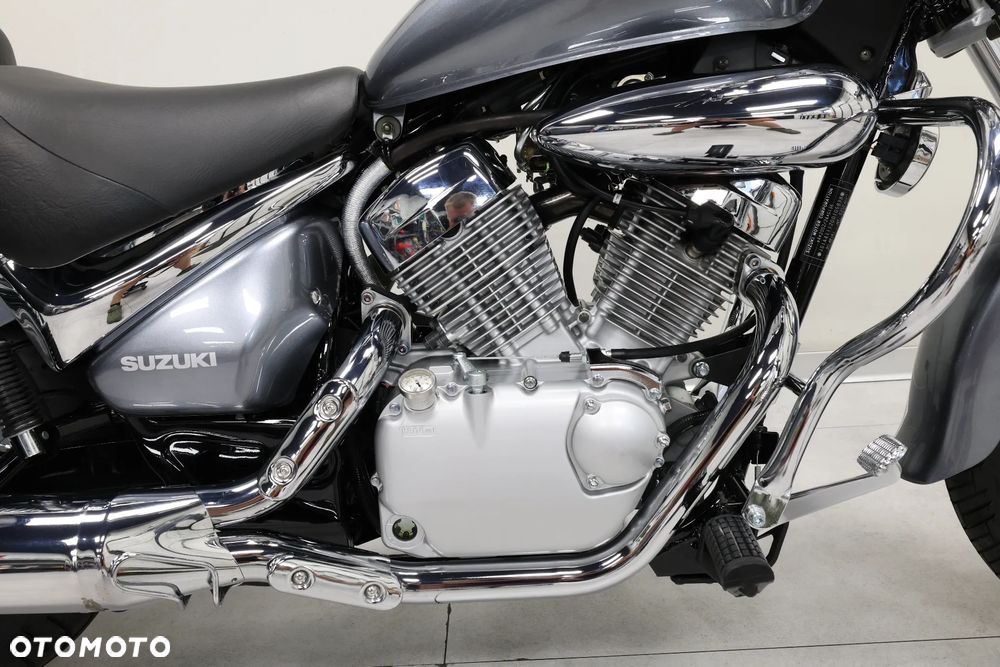 Suzuki Intruder - 23