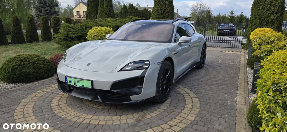 Porsche Taycan - 1