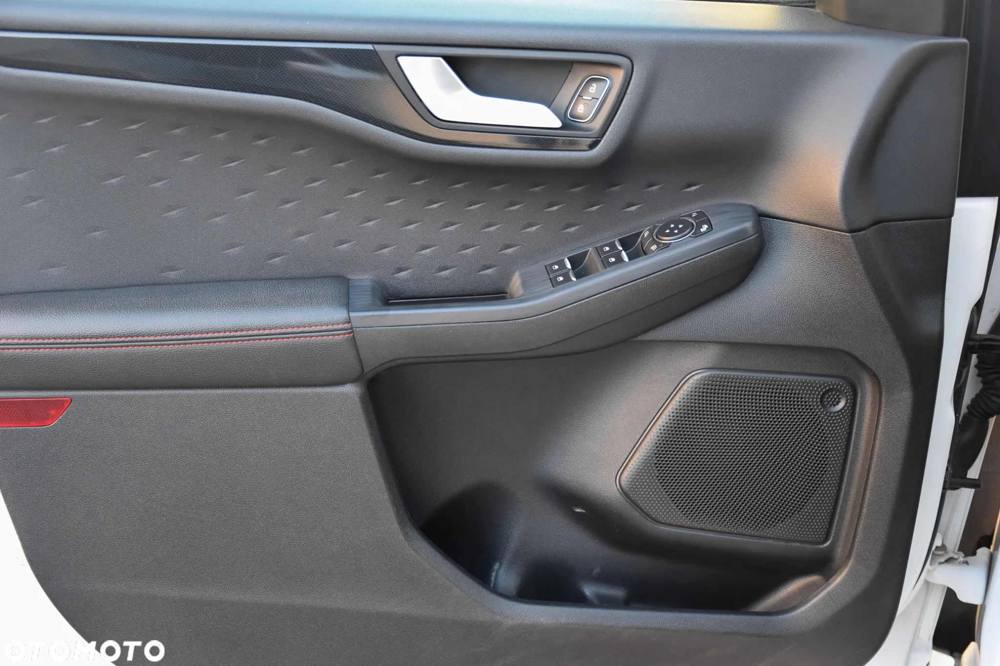 Ford Kuga 2.0 EcoBlue 4x4 ST-LINE X - 18