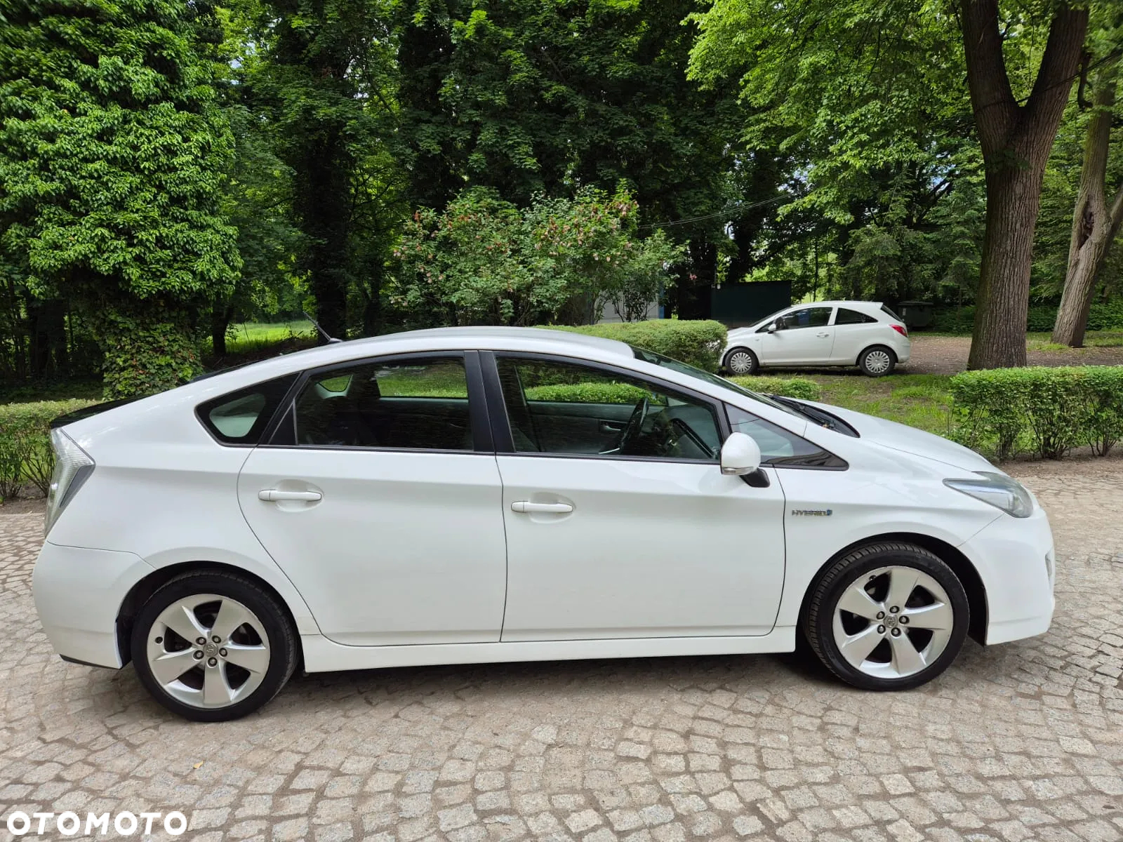 Toyota Prius (Hybrid) Executive - 4