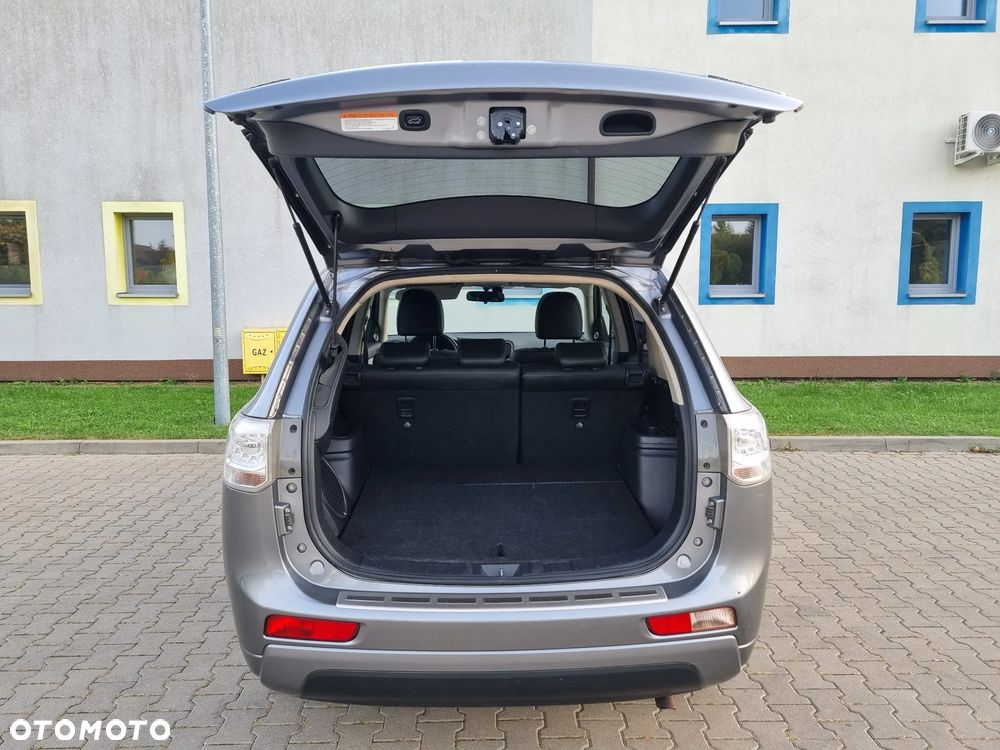 Mitsubishi Outlander Instyle NAVI + - 23