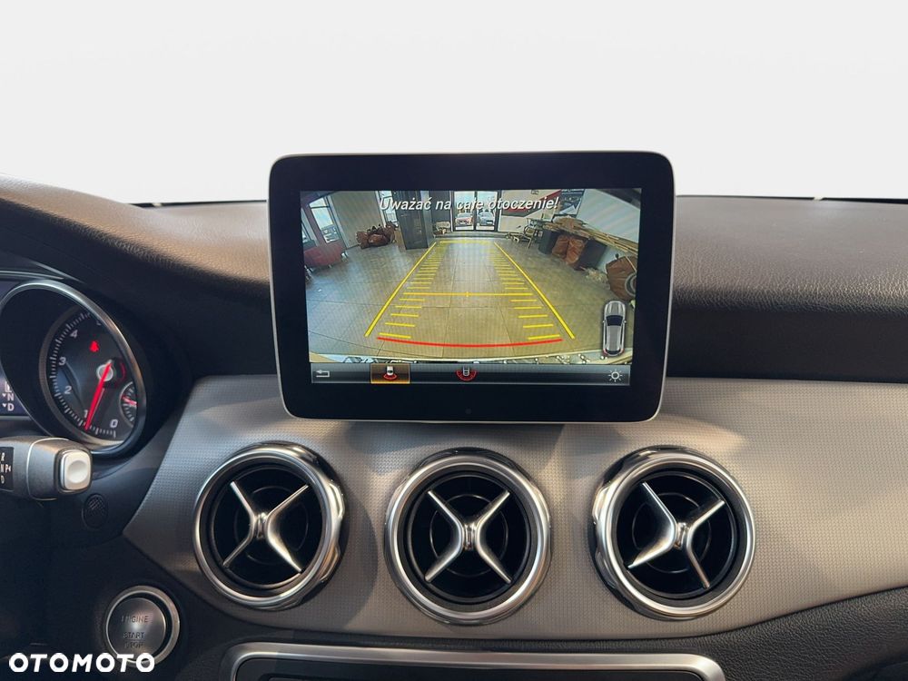 Mercedes-Benz GLA - 25