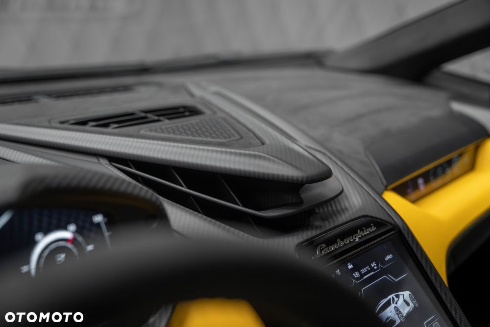 Lamborghini Revuelto - 23