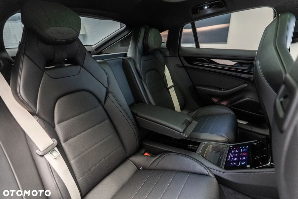 Porsche Panamera 4 E-Hybrid PHEV - 13