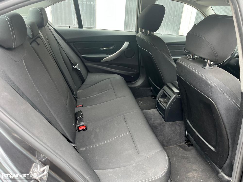 BMW 320 d xDrive Auto Line Sport - 8