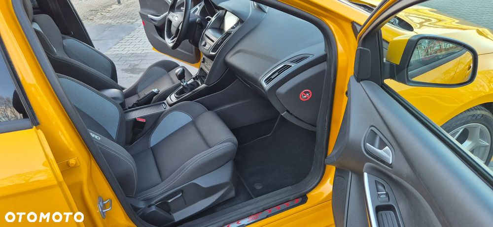 Ford Focus 2.0 EcoBoost ST mit Leder-Exclusiv-Paket - 11