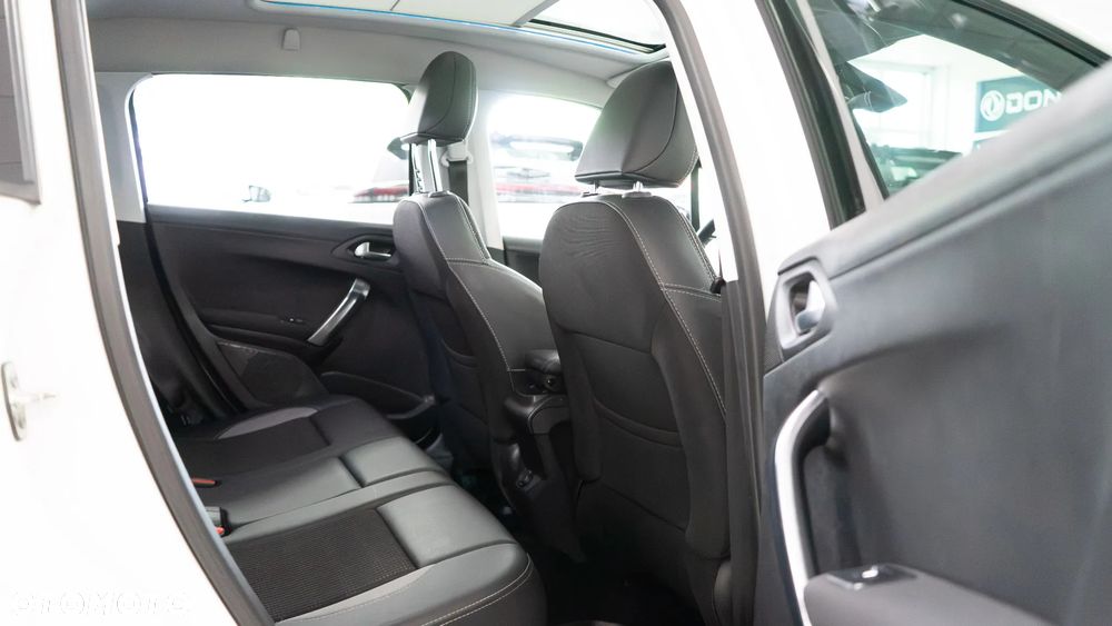 Peugeot 2008 1.2 Pure Tech GPF Allure S&S EAT6 - 29