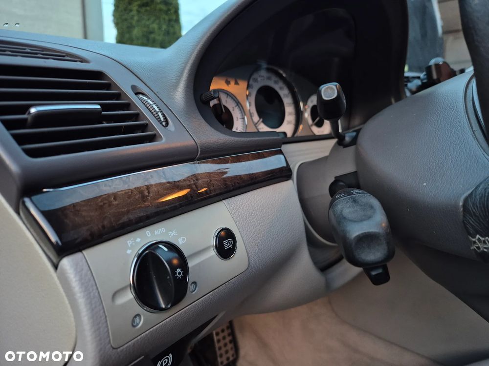 Mercedes-Benz Klasa E 320 T Avantgarde - 16