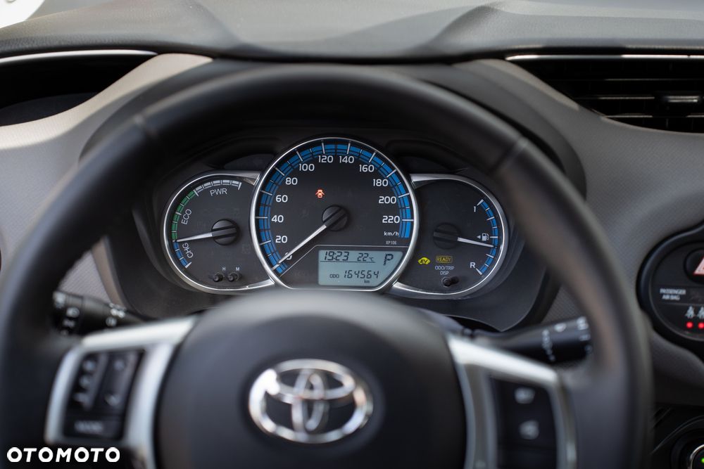 Toyota Yaris Hybrid 100 Active EU6 - 29