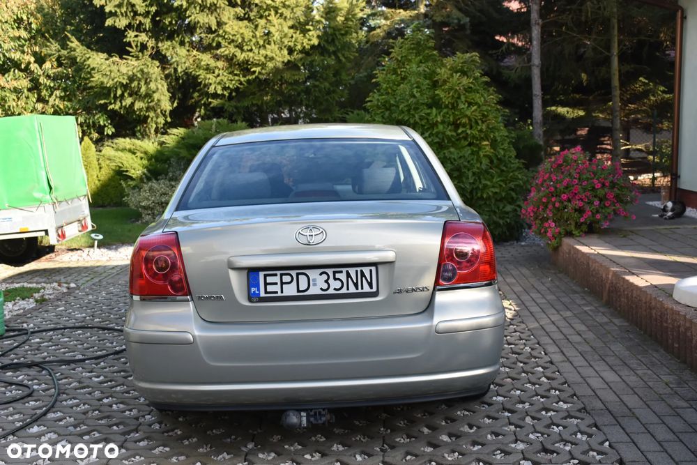 Toyota Avensis 2004 photo 3