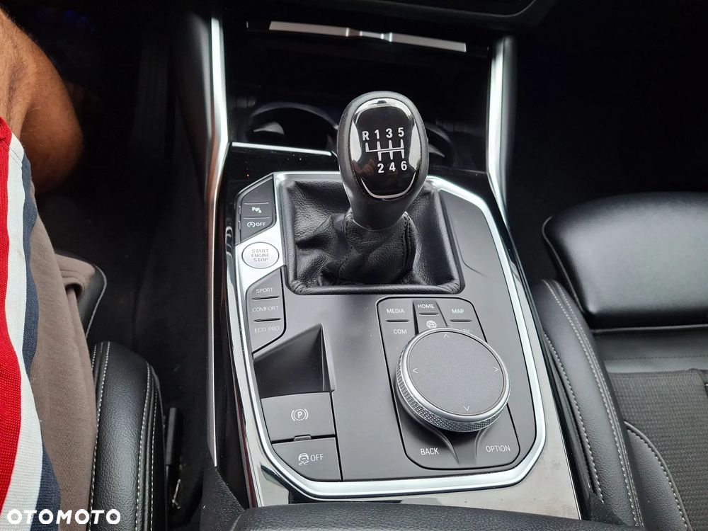 BMW Seria 3 318i Sport Line - 32