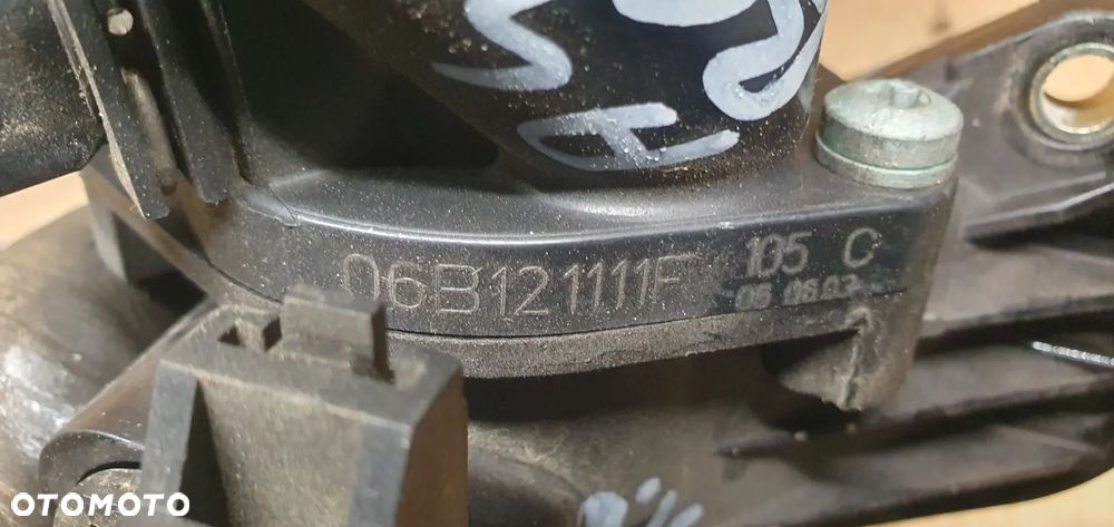 Przewód wąż wody obudowa termostatu Audi A4 B6 06B121111F 06B121065AB - 7