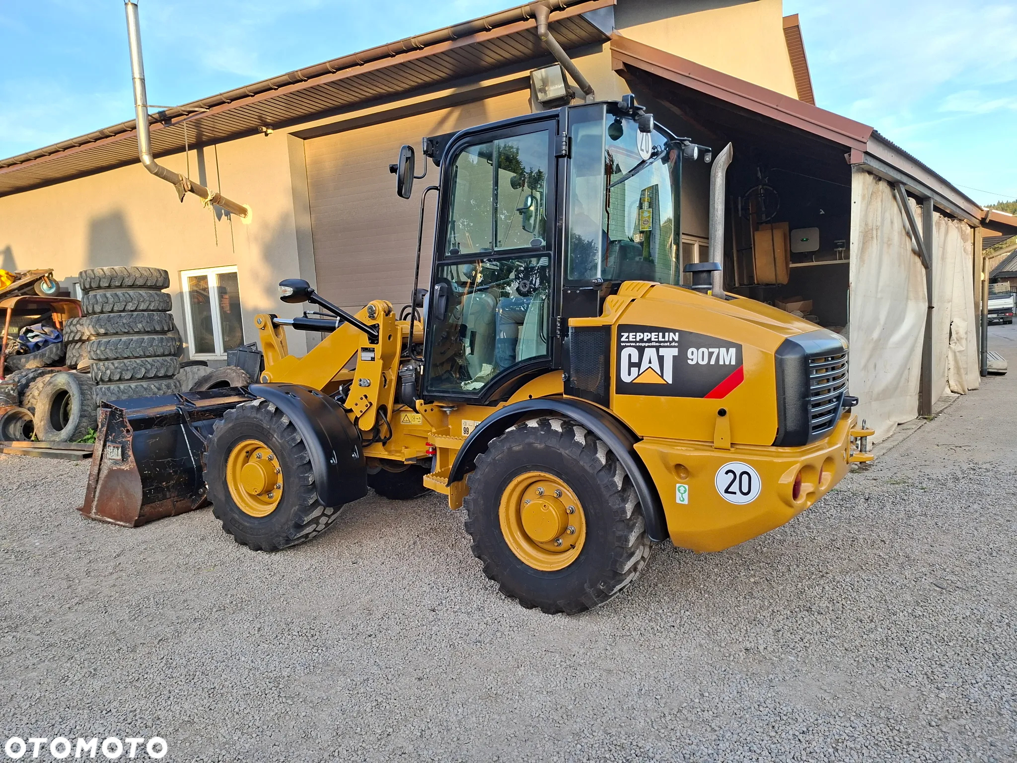 Caterpillar CAT 907 M - 4
