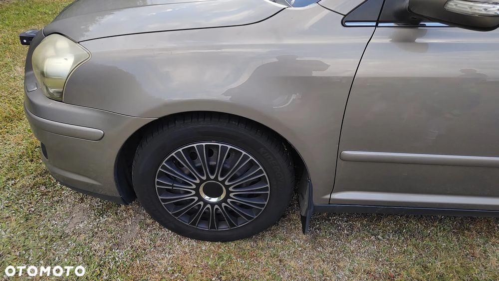 Toyota Avensis 1.6 VVT-i Luna - 8