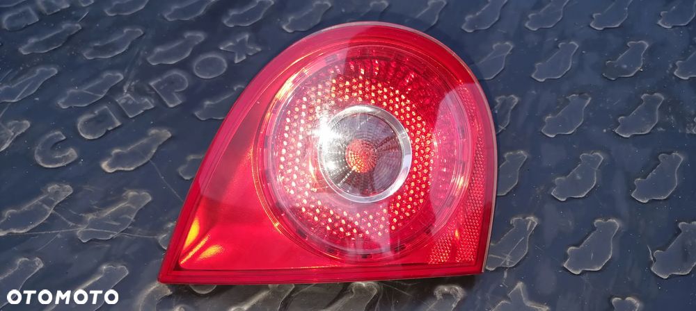 Lampa lewy tył w klapę VW GOLF V 1K6945093E  EU