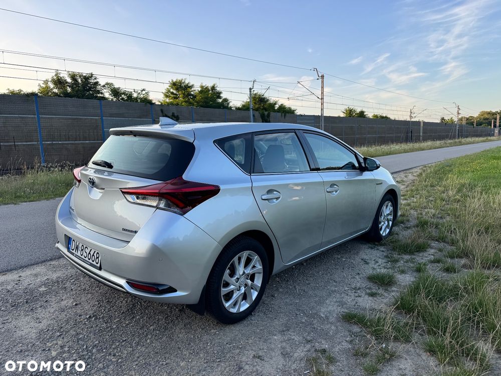 Toyota Auris Hybrid 135 Comfort - 4