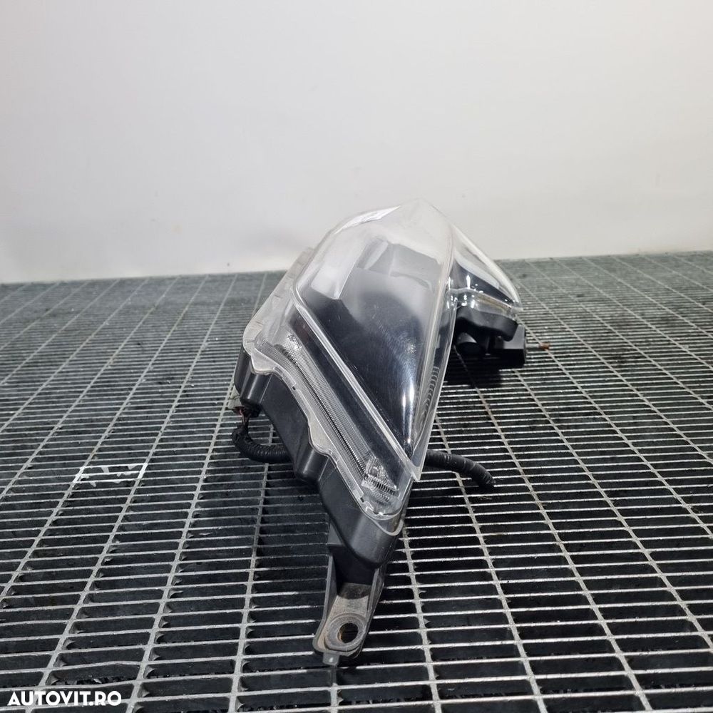 Far Dreapta Nissan Juke Facelift 2014 - 2018 SUV 4 Usi (1504) Cu lupă - 2