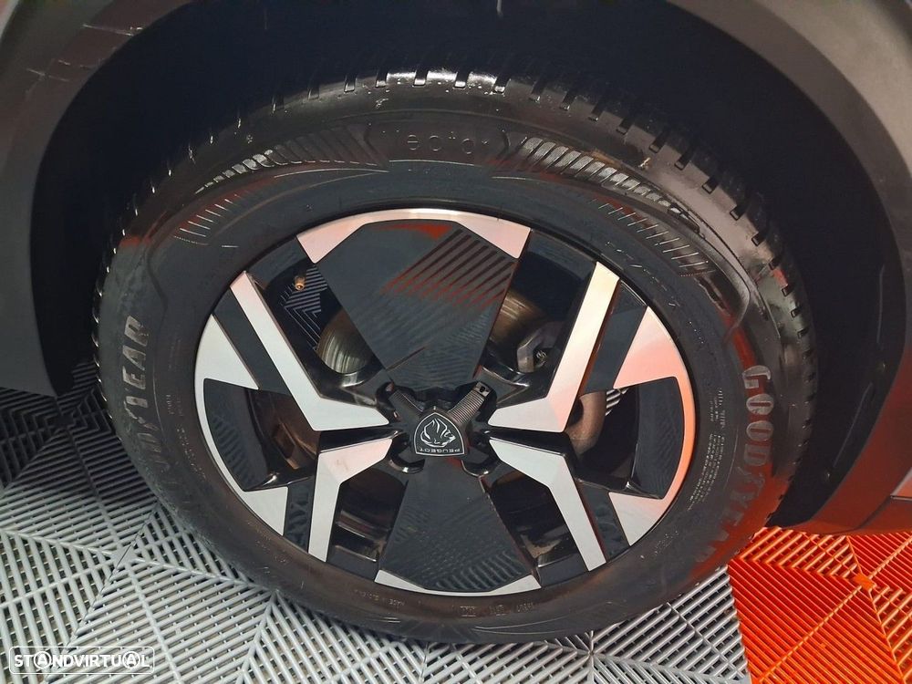 Peugeot 2008 1.2 PureTech Allure Pack — fotografia 17