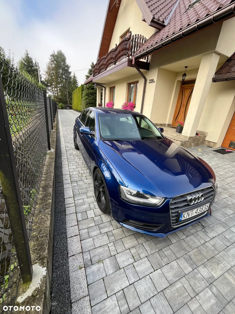Audi A4 Limousine - 1