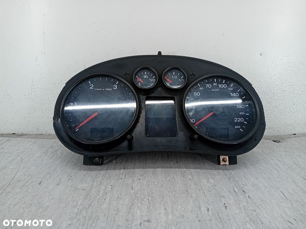 LICZNIK AUDI A2 8Z 8Z0920900 1.4 TDI - 7