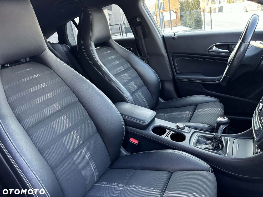 Mercedes-Benz CLA 180 Peak Edition - 19