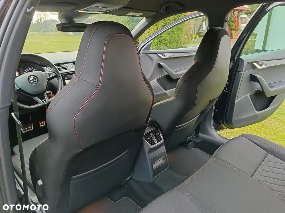 Skoda Octavia 2.0 TDI DSG RS - 32