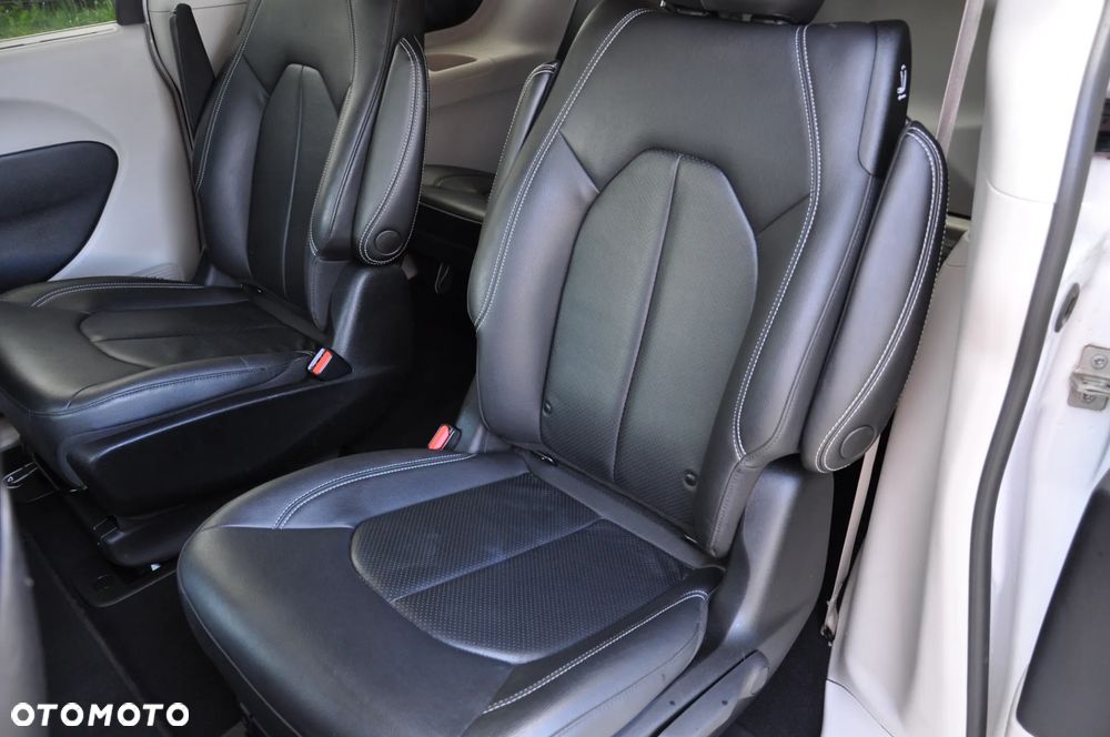 Chrysler Pacifica - 30