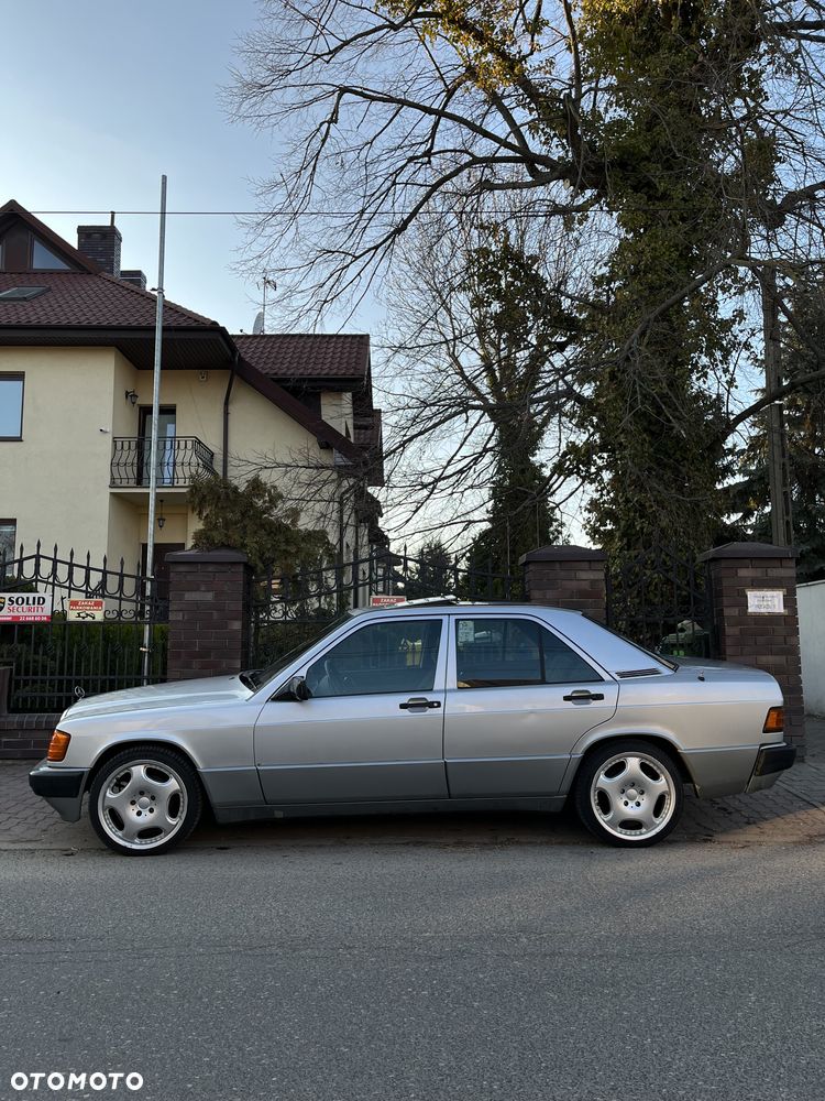 Mercedes-Benz W201 (190) - 17