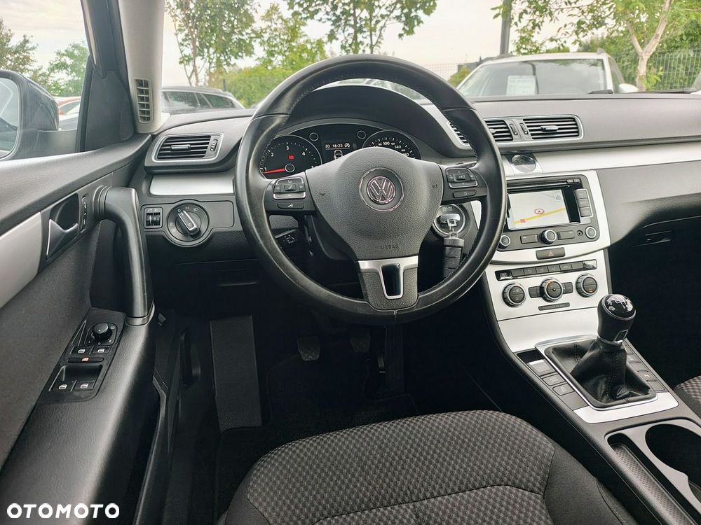 Volkswagen Passat - 32