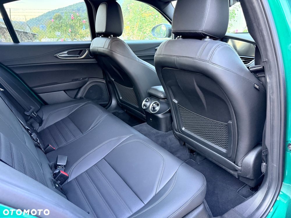 Alfa Romeo Giulia 2.9 Bi Turbo V6 Quadrifoglio - 11