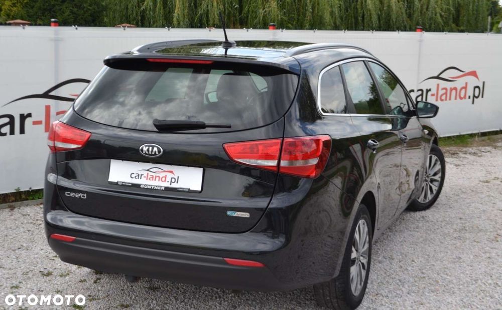 Kia Ceed 1.6 CRDi 136 ISG UEFA EURO 2016 - 13