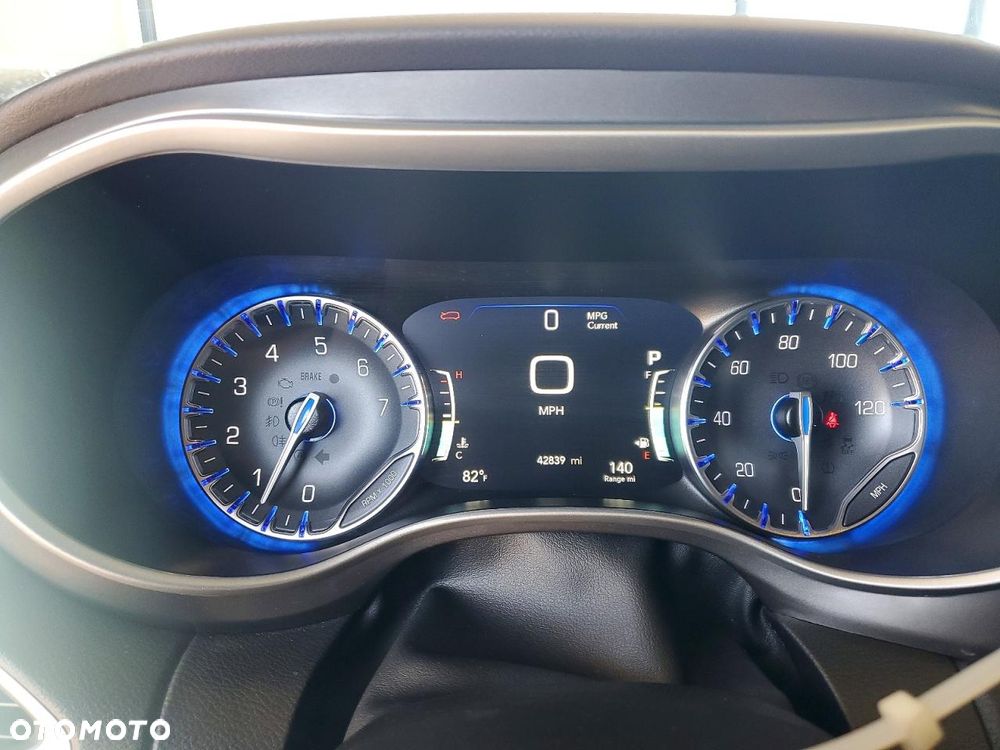 Chrysler Pacifica - 10