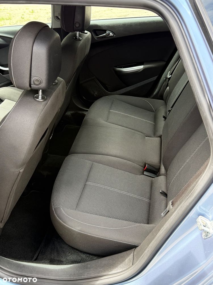 Opel Astra 1.4 Turbo Design Edition - 17