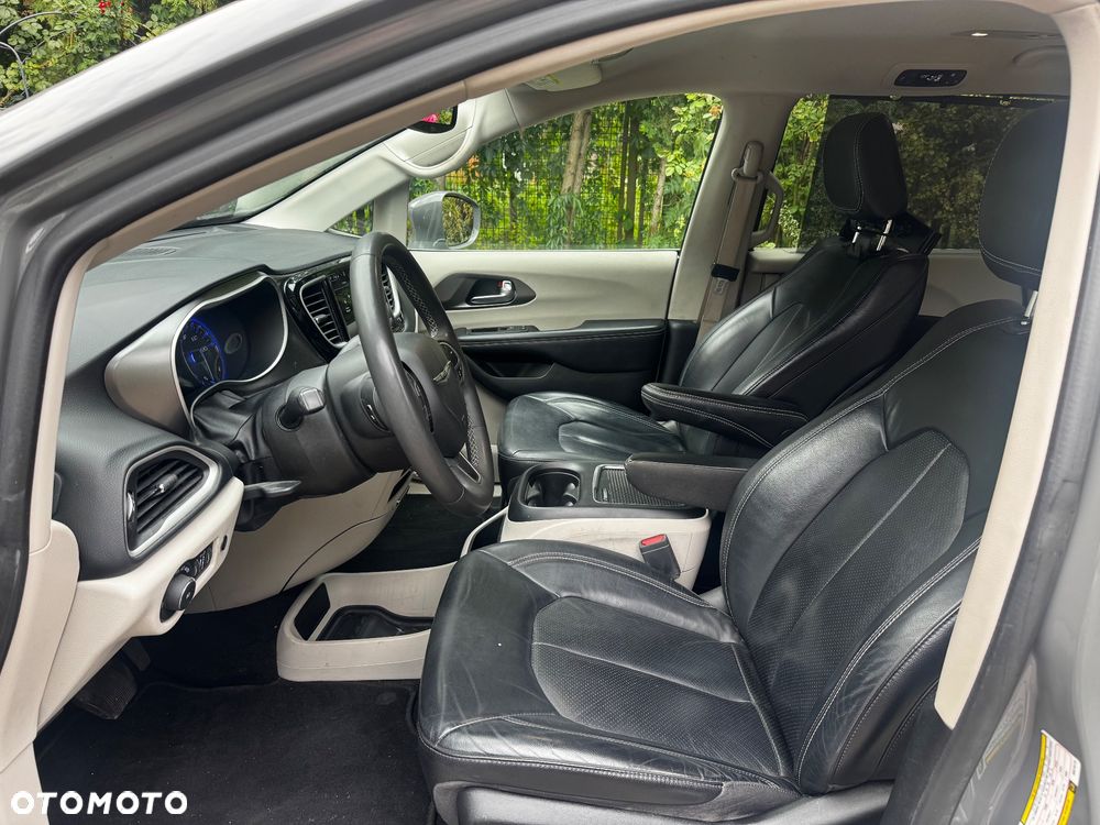 Chrysler Pacifica - 9