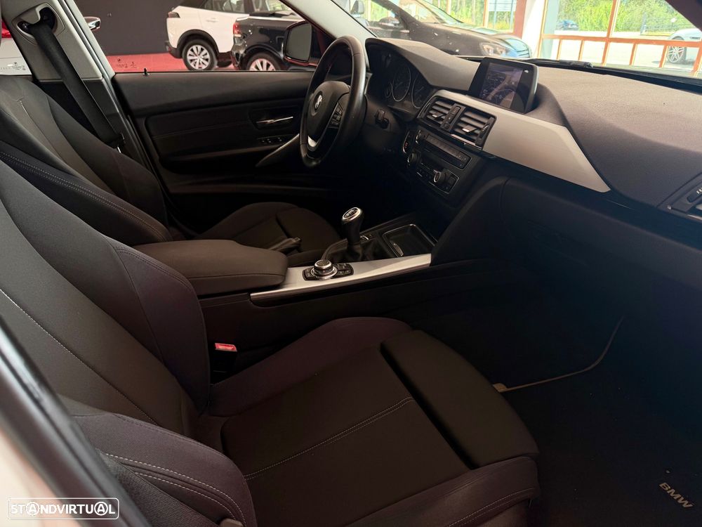 BMW 320 d Sport Line - 31
