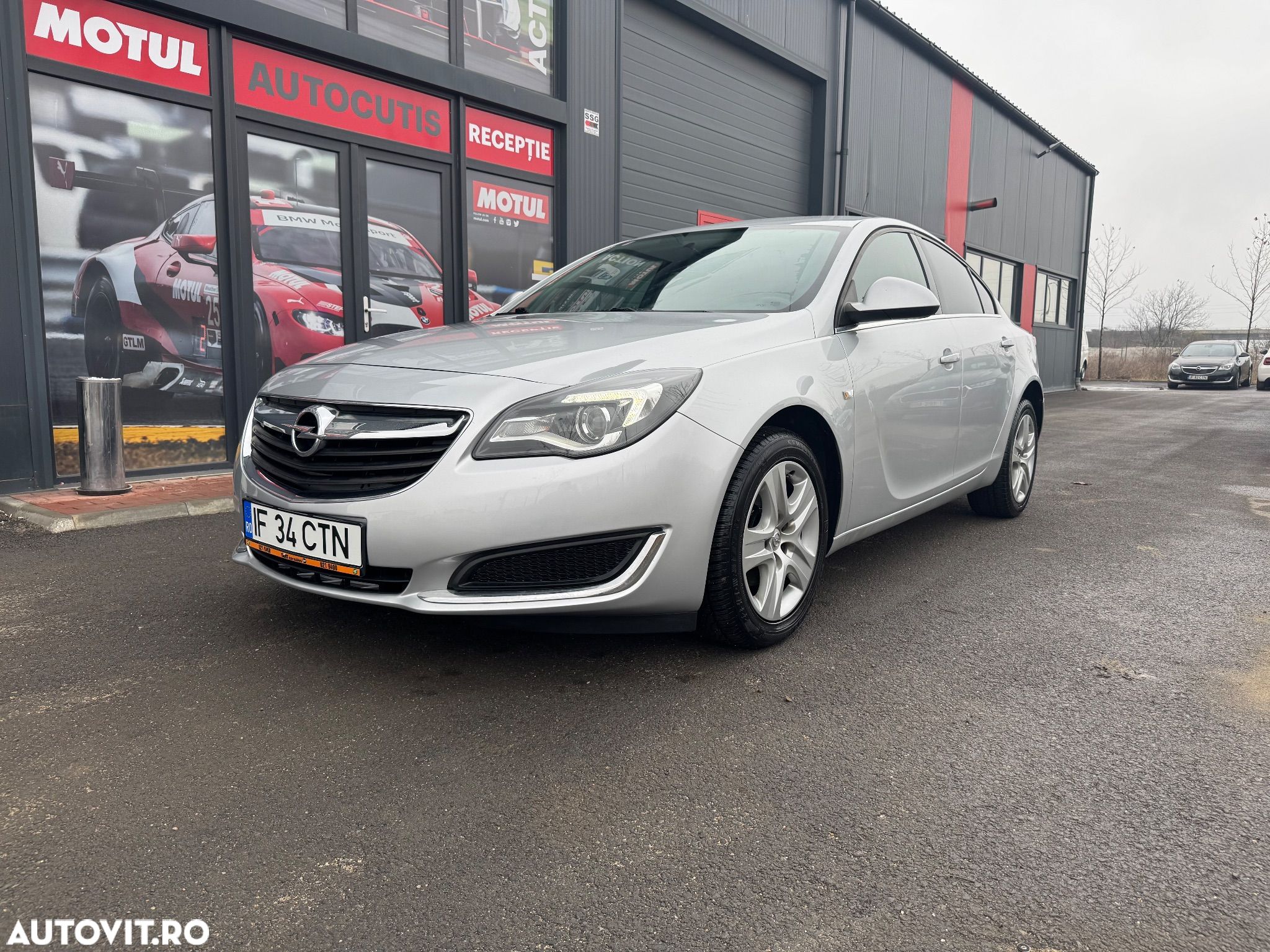 Opel Insignia - 1