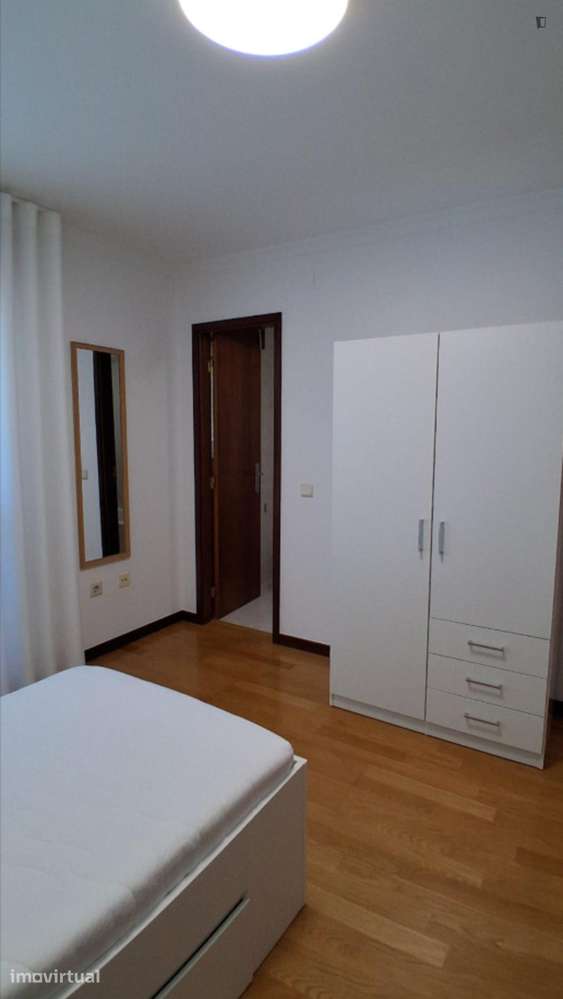 Quarto - localizado em Paranhos Porto - Grande imagem: 5/19