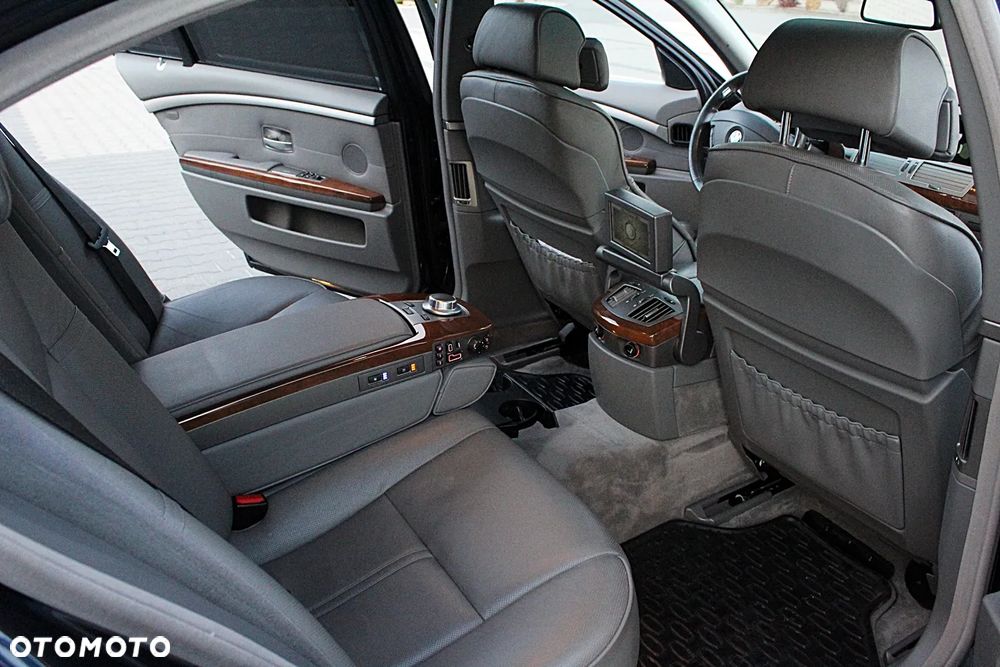 BMW Seria 7 750Li - 29