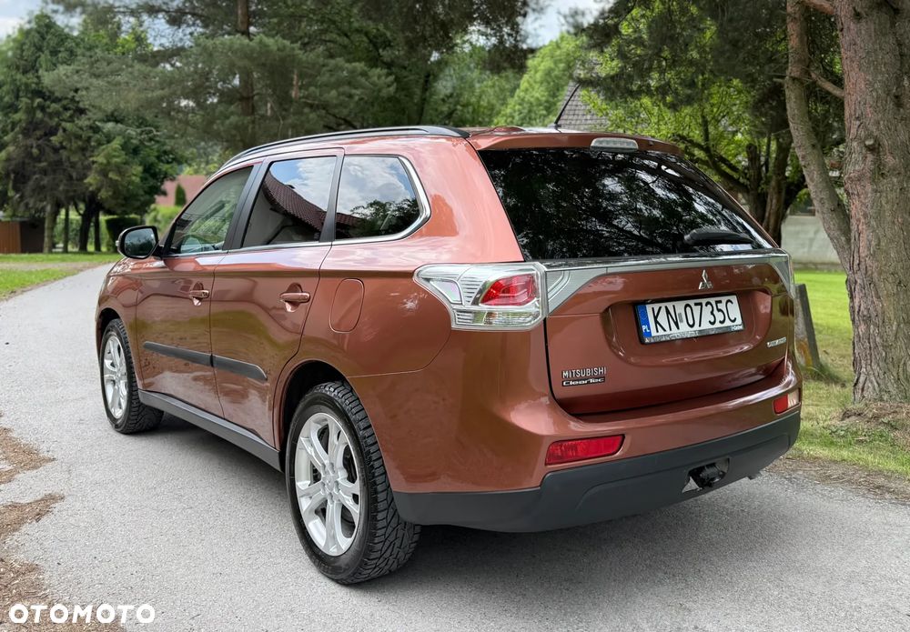 Mitsubishi Outlander 2.0 Intense + - 10