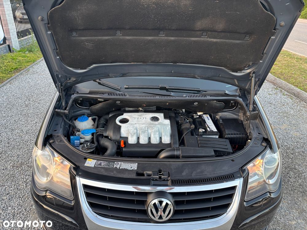 Volkswagen Touran - 16