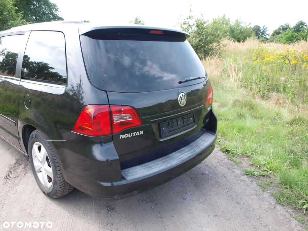 Volkswagen Routan - 13