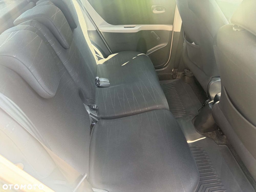 Toyota Yaris 1.3 Luna Premium - 23