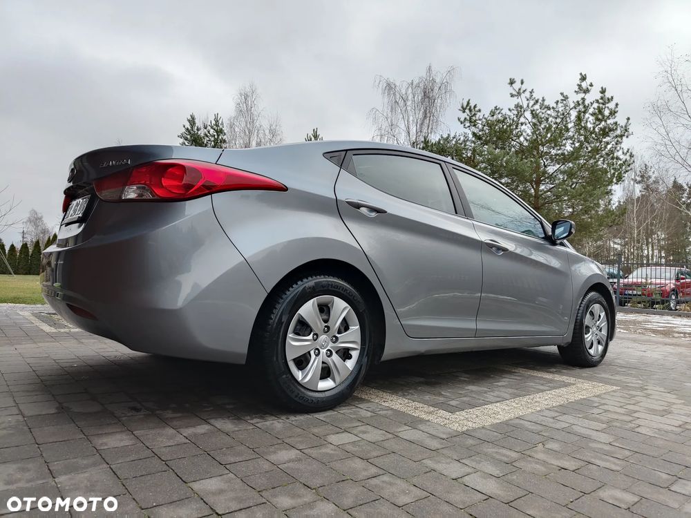 Hyundai Elantra 1.6 Comfort - 31