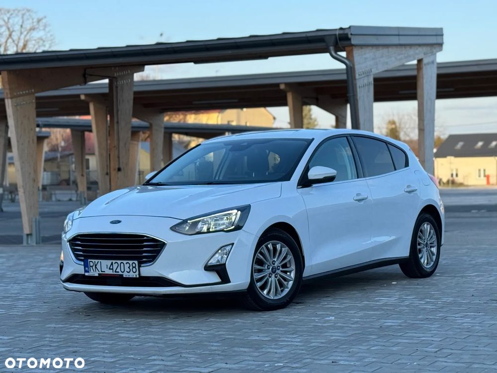 Ford Focus 1.0 EcoBoost Hybrid TITANIUM - 2