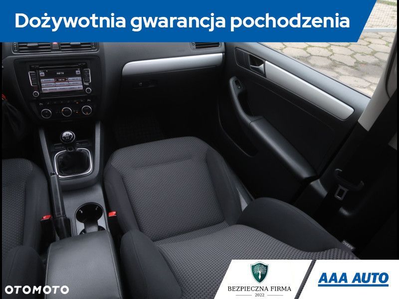 Volkswagen Jetta - 9