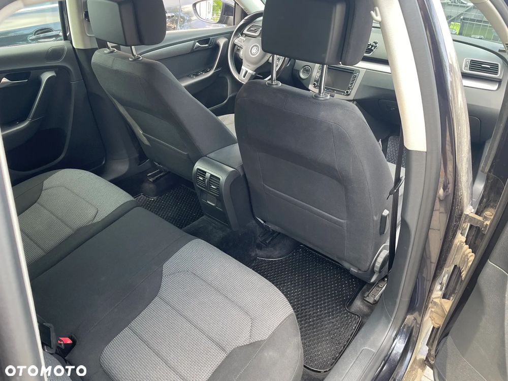 Volkswagen Passat 1.6 TDI Comfortline - 8