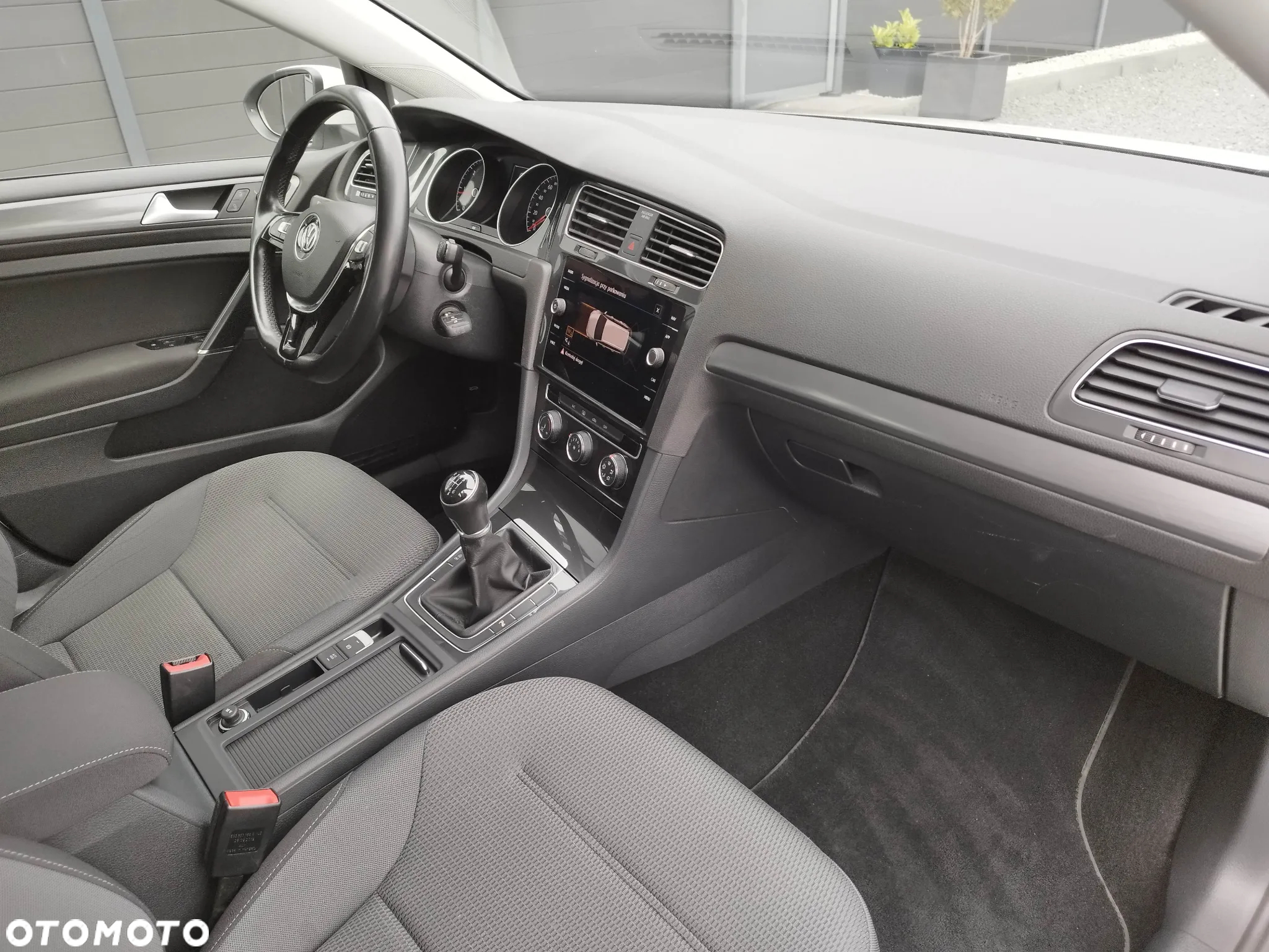Volkswagen Golf 2.0 BlueTDI Comfortline - 27